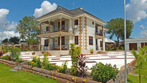 Dar es Salaam Villa | Spencer Villa Sleeps 10 with Pool