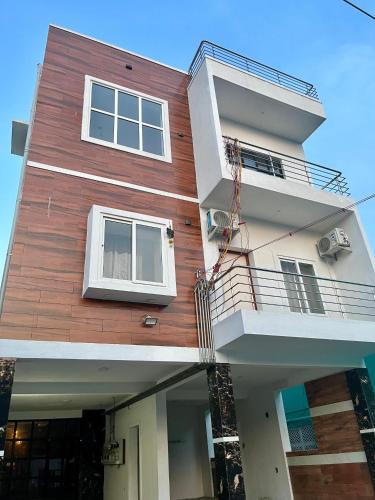 Kanchipuram Hotel | Sri Adhinath Homes