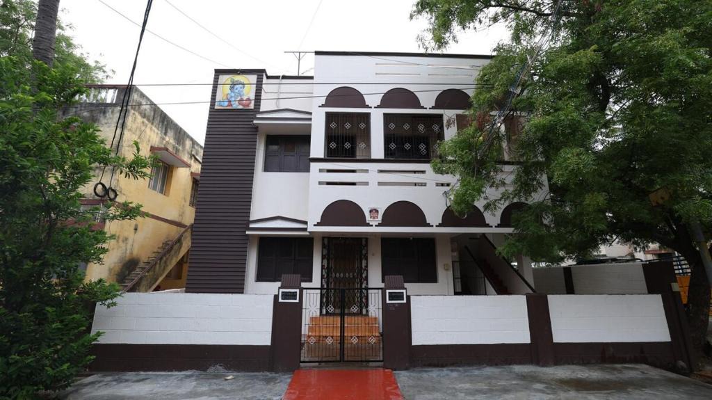 Srirangam House | Sri Gokulam - Courtyard Home - 10min Walk to Temple