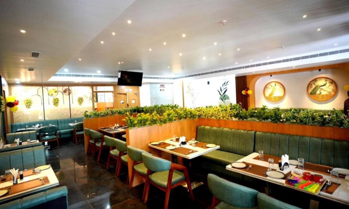 Hyderabad Hotel | Sri Saaradhi Grand