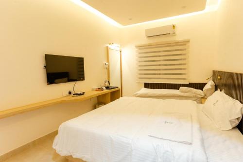 Tiruchendur Hotel | Sri Senthoor Velavan Palace SSV Palace