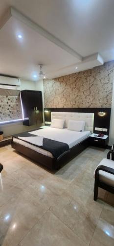 Rajahmundry Hotel | SRI ViJETHA ROYAL