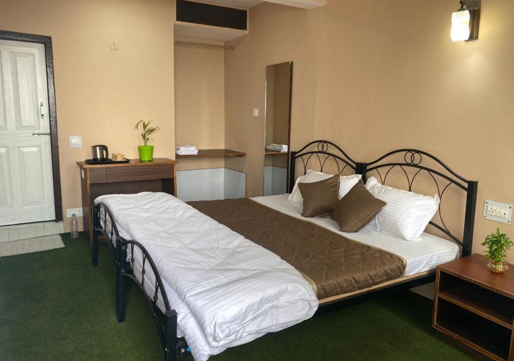 Darjeeling House | Sri Vrindavan Guest House Pure Veg