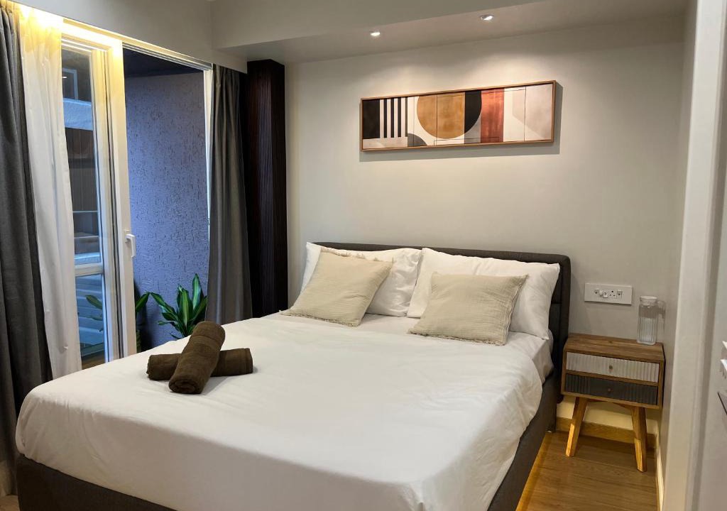 Viman Nagar Apartment | Stay Vista - Neon homeotel - 1 km from Airport