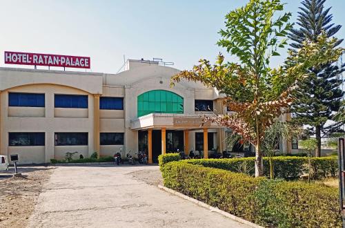 Bijapur Hotel | STAYMAKER Hotel Ratna Palace