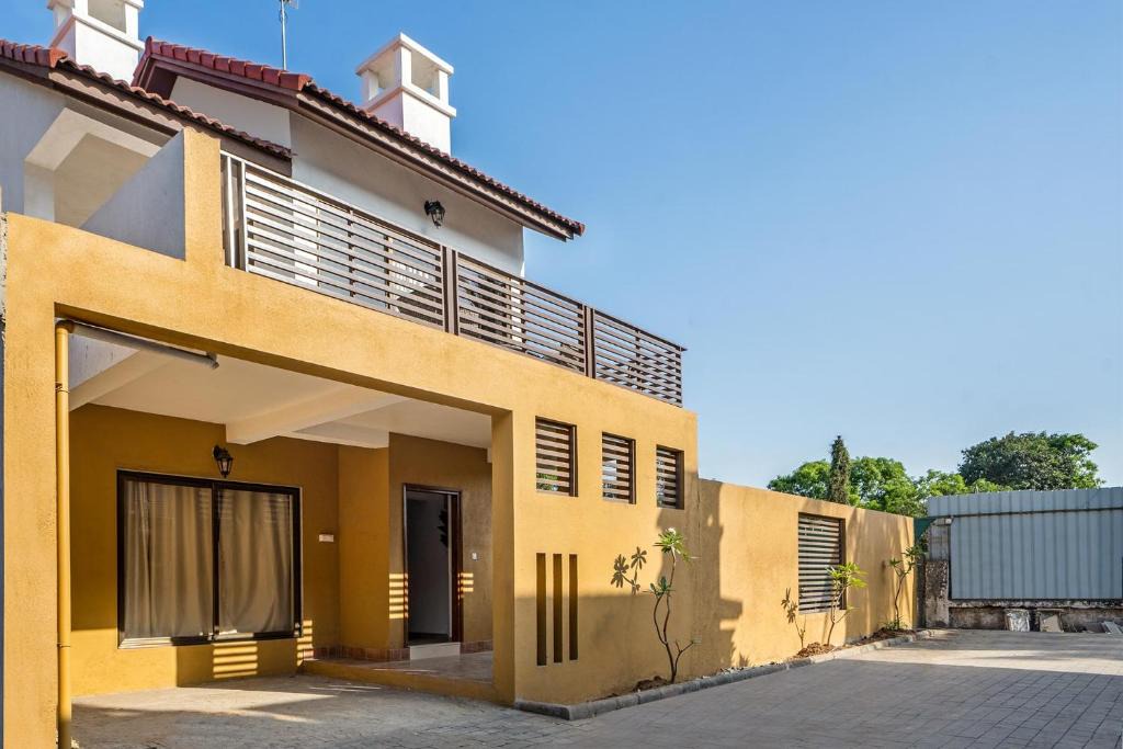 Valsad Villa | StayVista at Country Charm
