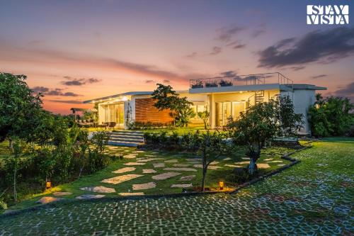 Vikarabad Villa | StayVista at Lazy Mango with Pool & Bathtub