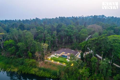 Suntikoppa Villa | Stayvista at Mudra Manor 4BR - Coffee Estate Comp Breakfast Big Heated Pool