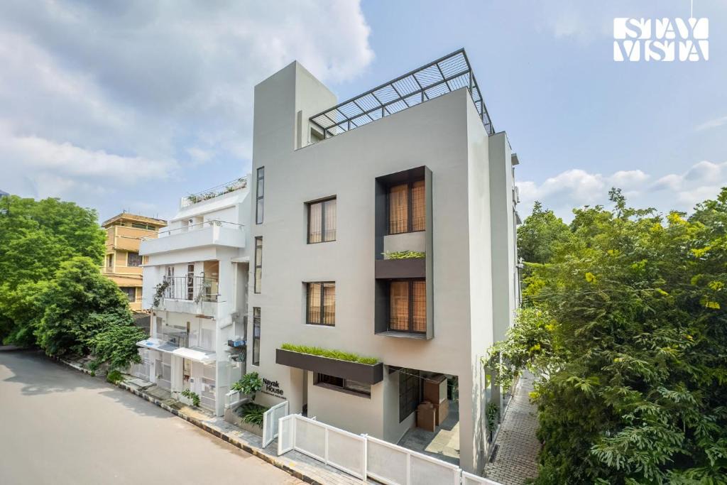 Ballygunge Apartment | StayVista at Nayak House with Luxury Rooms, Terrace, Wi-Fi at Kolkata