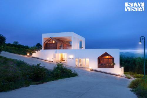 Suntikoppa Villa | StayVista at Reflection by The Woods - Breakfast Included - Luxury Villa