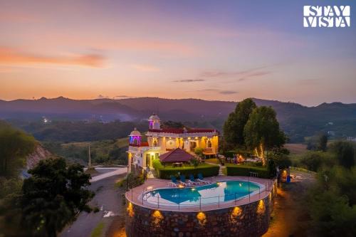 Bedla Villa | StayVista at Samar Fateh Garh with Bonfire, Lawn, AC