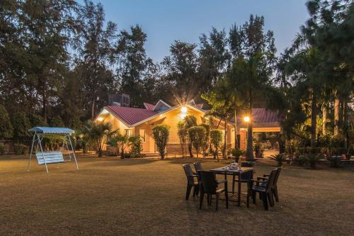 Faridabad Villa | StayVista at Solitude in the Woods- Cozy 2BR Villa in Delhi with Lawn Bonfire