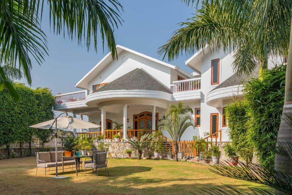 Bullawala Villa | StayVista at The Willowfield with BBQ Grill & Bonfire