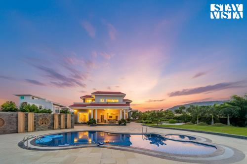 Amer Villa | StayVista at Vacanza Villa - Pool, Lawn & Theatre