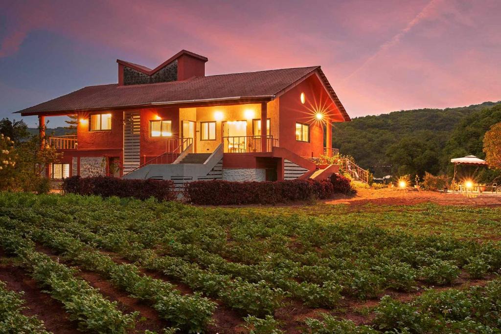Mahabaleshwar Villa | StayVista's Amoda Villa - Near Venna Lake, Amidst Farmland with Jacuzzi and Indoor Activities