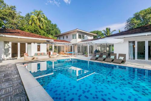 Awas Villa | StayVista's Hamptons Charm - 5BHK Villa with Heated Pool & Bar