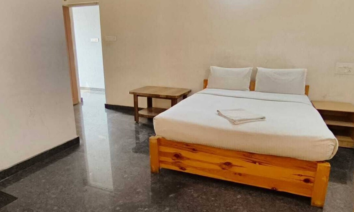 Vijayanagar Hotel | Stayz Royale Mysuru - Near Mysuru Palace