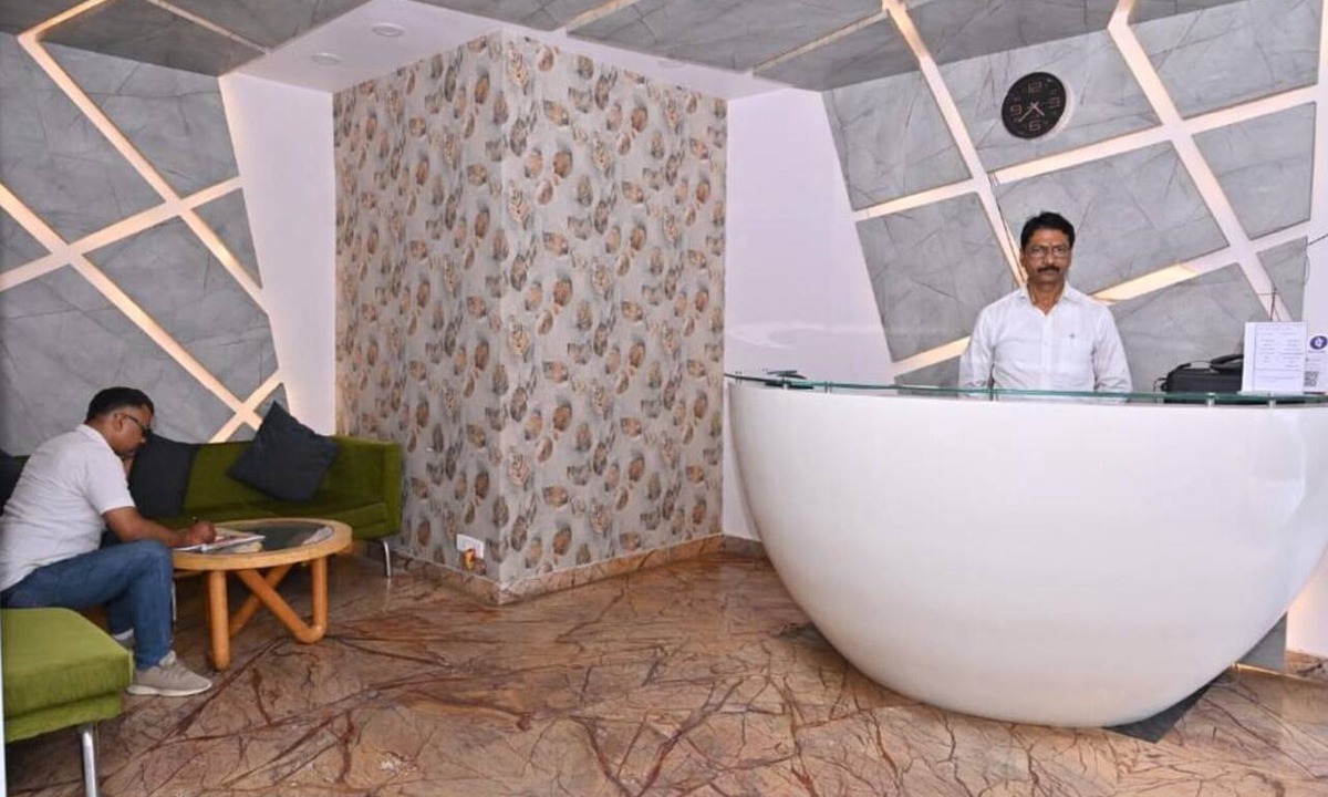 Sahibganj Hotel | Stone Park Radha Devi Ln