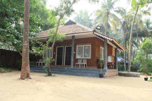Kasaragod District Resort | STRIPGREENS BeACH & BACKWATER RESORT VALIYAPARAMBA
