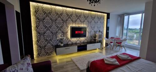 Tirgu Mures Apartment | Studio Elegance - Panoramic River View