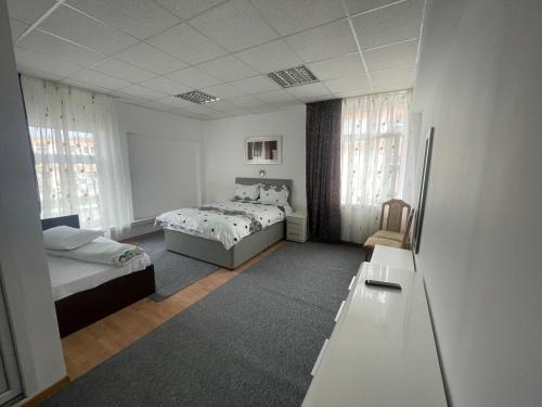 Onesti Apartment | Studio Rentals