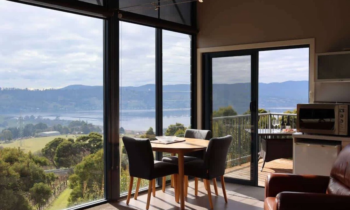 Grindelwald House | Stunning Vineyard & River Views