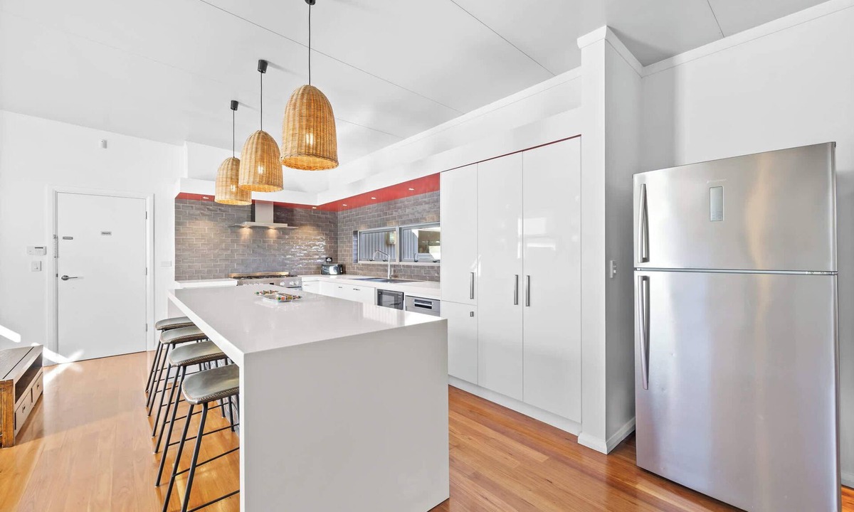 Hamilton Hill House | Stylish 4-Bedroom Coastal Family-Friendly Retreat