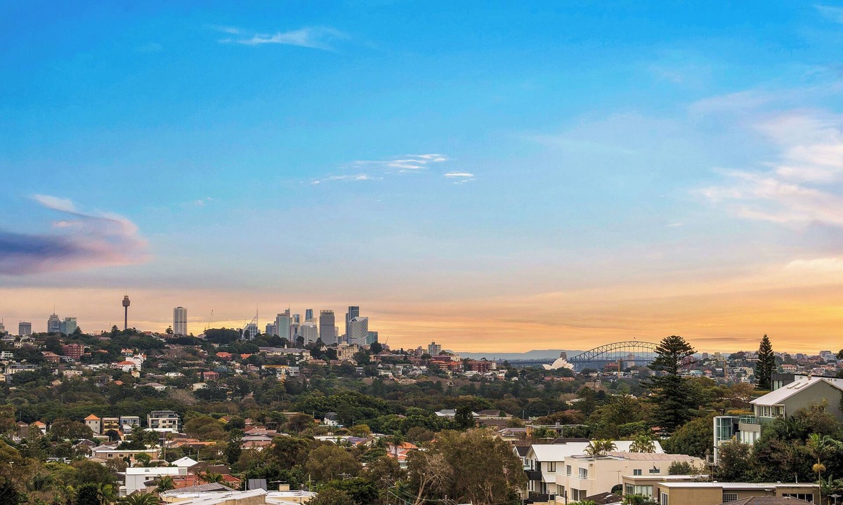 North Bondi Apartment | Stylish Bondi Beach Apartment with Opera House and Harbour Bridge Views - NEW!