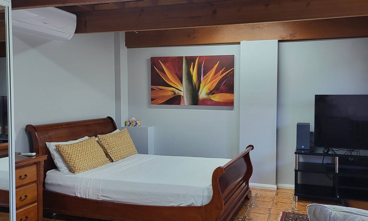 Windsor Ski Chalet | Stylish Cozy Swimming Pool Facing Self-Contained Room No 2 in delightful Windsor