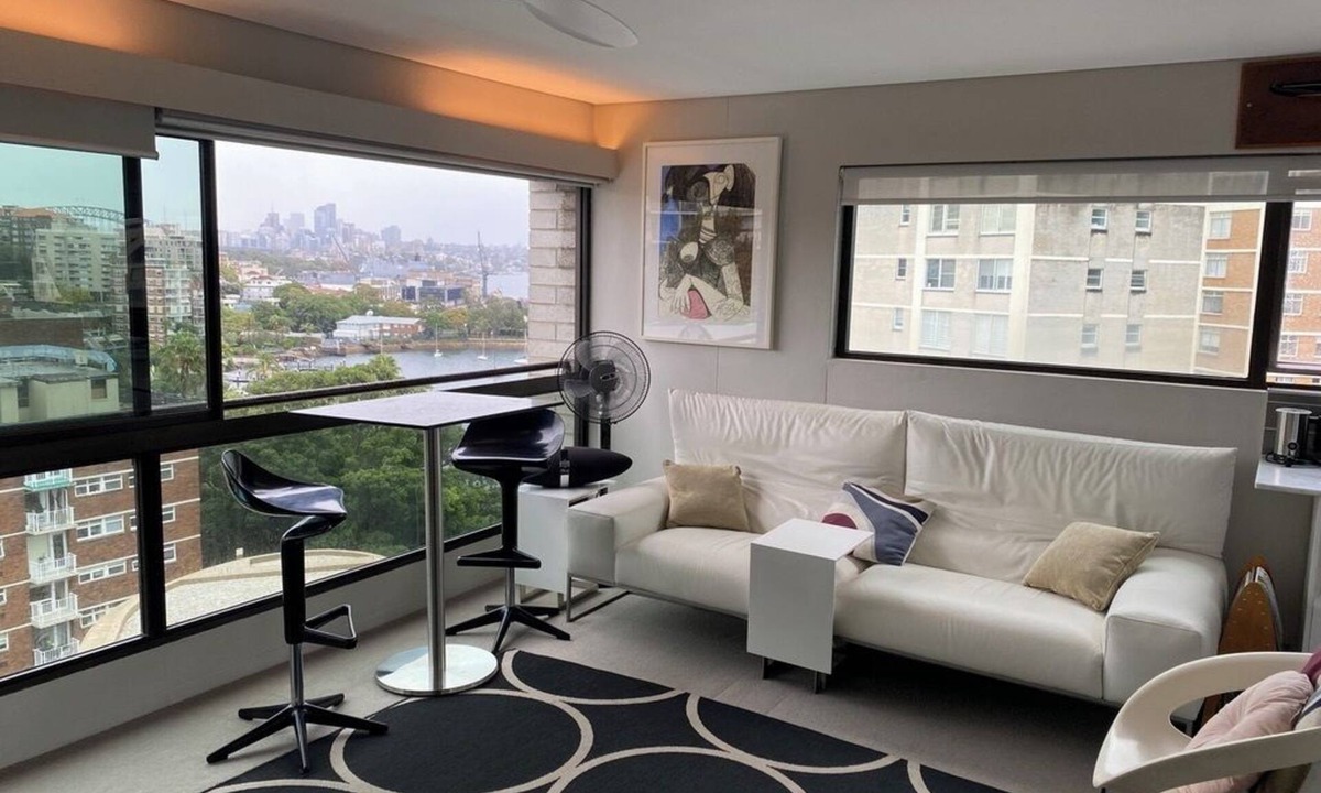 Kings Cross Apartment | Stylish Studio with Harbour & Pool Views