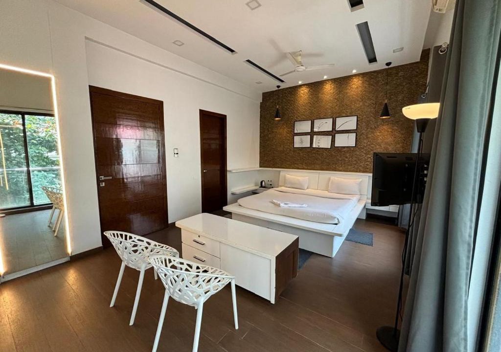 Baner Hotel | Sunleaf Palace