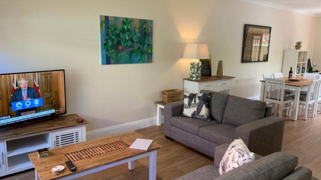 Umina Beach House | Sunny Beach Villa - Umina