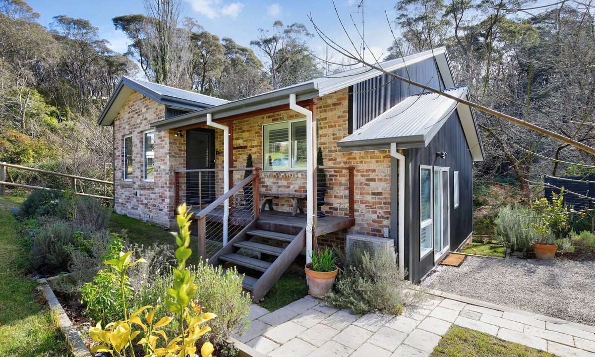 Leura House | Sunny Corner - Romantic Split Level Cottage
