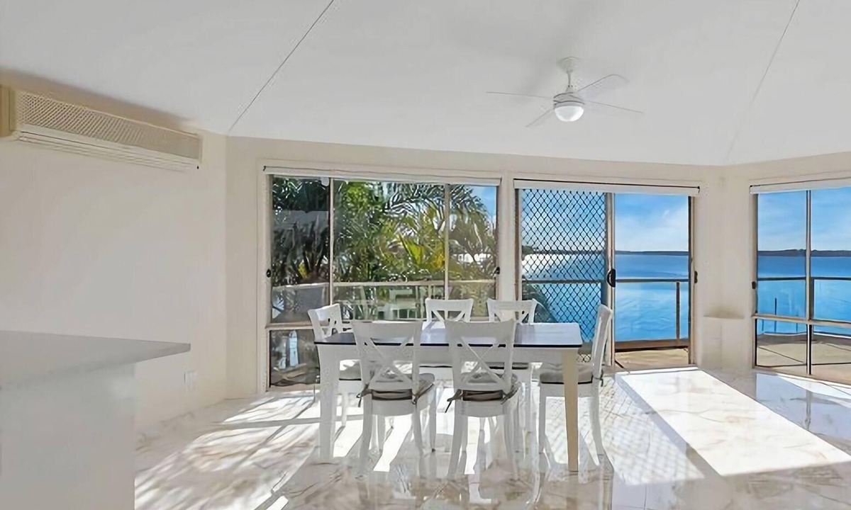 Toukley House | Sunset Lakehouse - Waterfront with Jetty