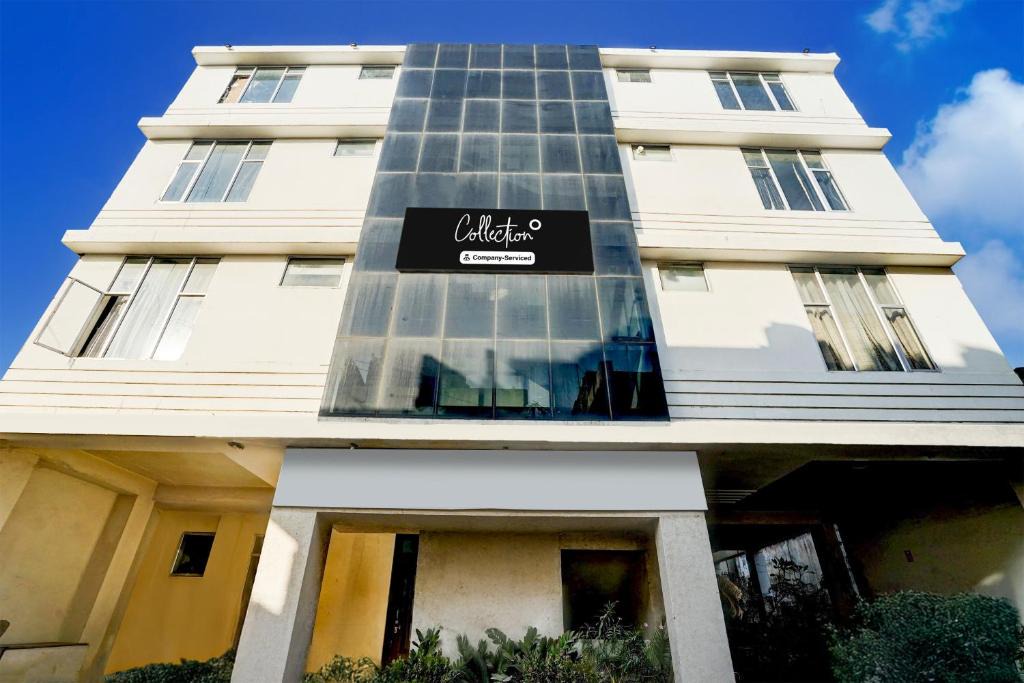 Sindhi Camp Hotel | Super Collection O Banipark Formerly Arena Villas
