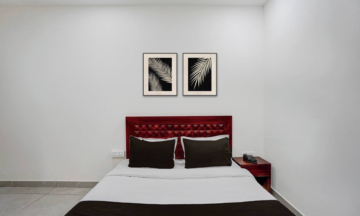 Kharar Hotel | Super Collection O by OYO Nayagaon Vikas
