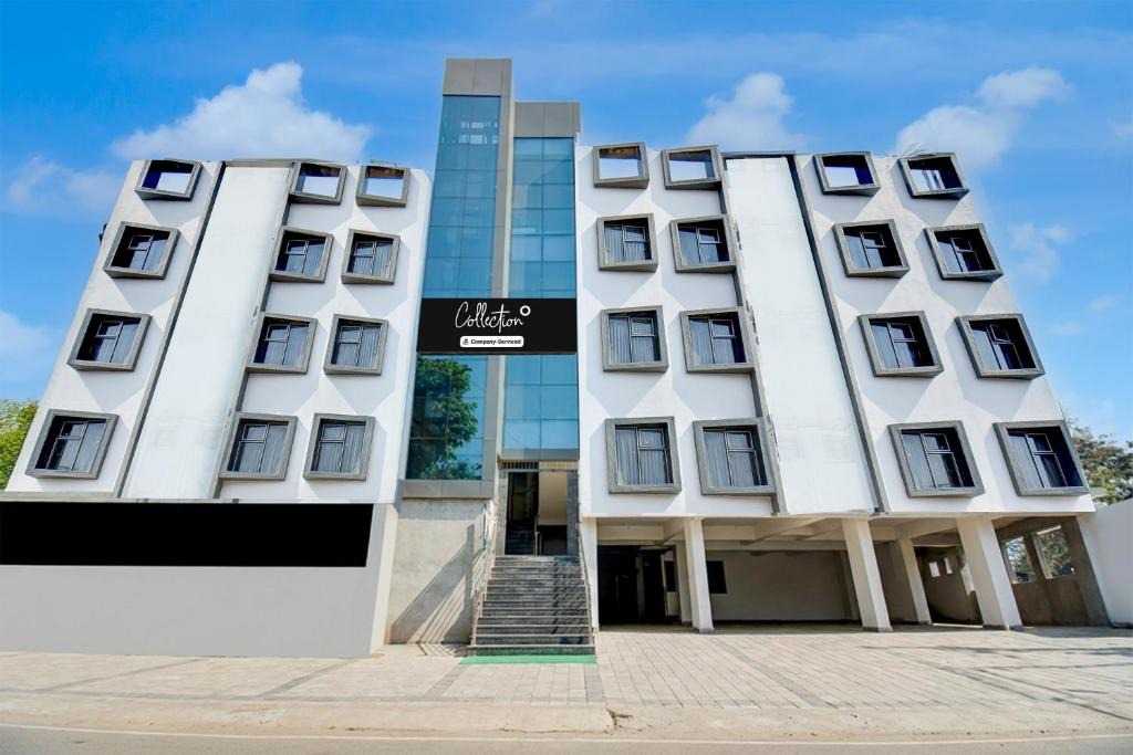 Pimpri Colony Hotel | Super Collection O MIDC Pimpari Pune Formerly SK Palace
