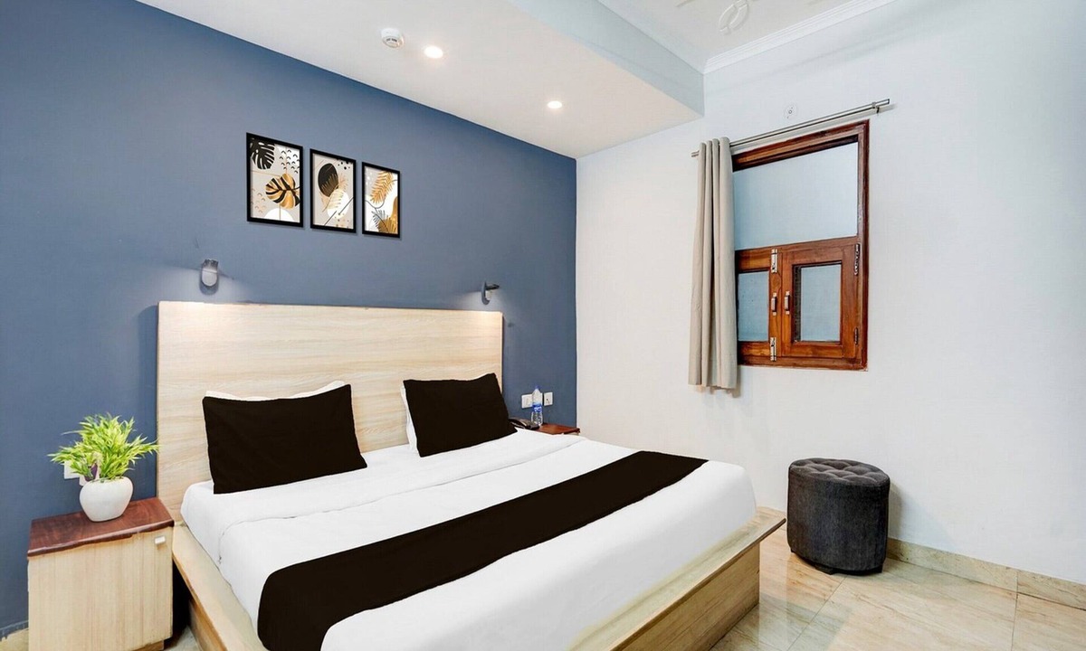 Noida House | Super Collection O Sector 20 Noida