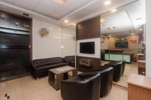 Vashi Hotel | Super Hotel O Solitaire
