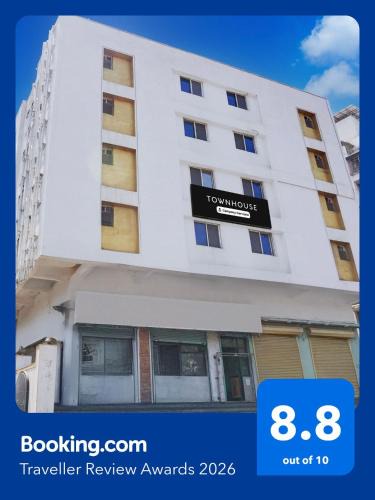 Pune Hotel | Super Townhouse Ambegaon Road Katraj Formerly White Castle