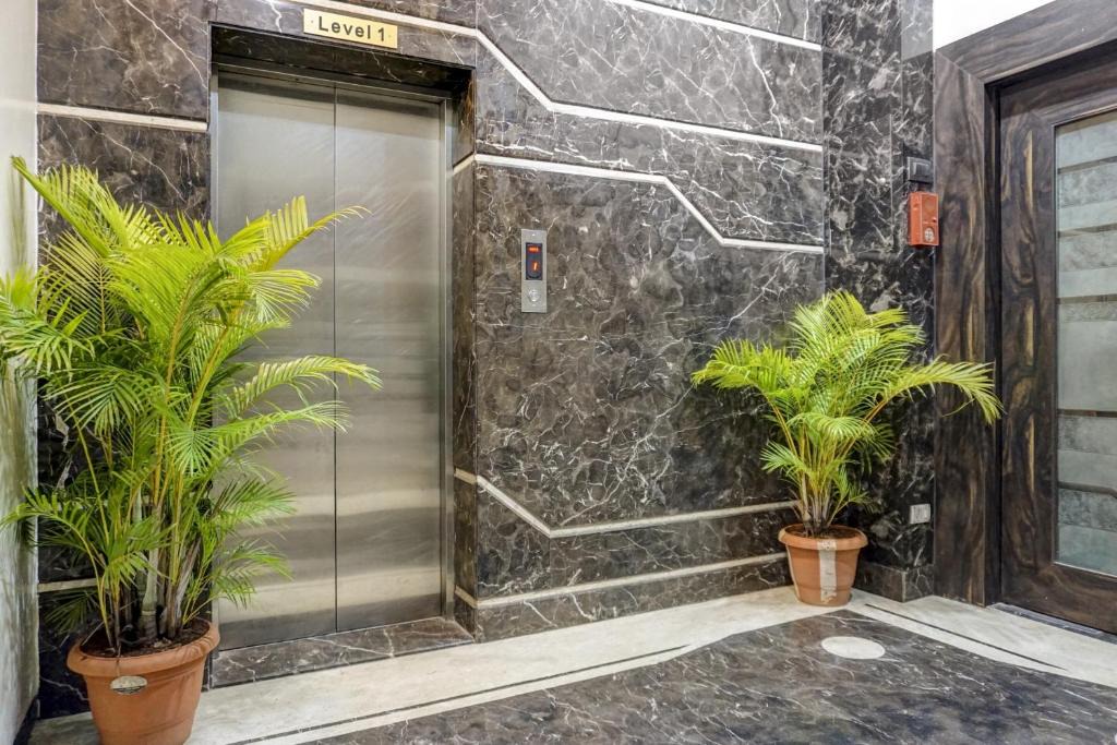 Pimpri - Chinchwad Hotel | Super Townhouse OAK Regal Inn Near Sant Tukaram Nagar Metro Station