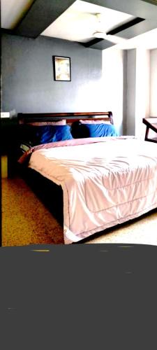 Kolhapur House | swanky25 with single AC Bedroom
