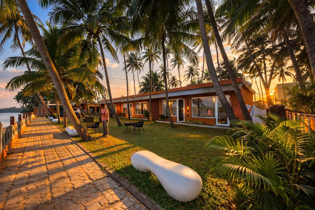 Tonse West House | TAM BoSa Beach Retreat