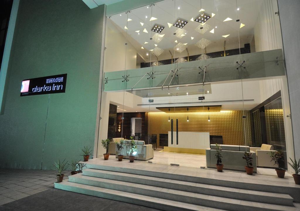 Shivajinagar Hotel | Tarawade Clarks Inn Pune