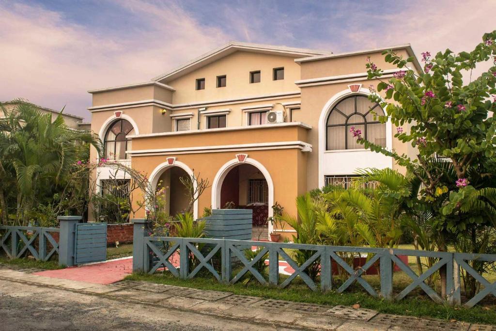 Raichak Apartment | Taruchaya by StayVista with Lawn, Gazebo at Raichak - Kolkata