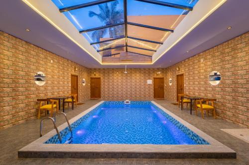 Ganapathichettikulam Villa | Teak Leaf Resort Swimming Pool Indoor Games Restaurant