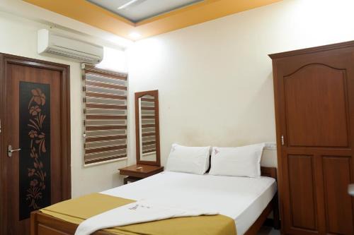 Dharapuram Hotel | Thai Residency - Opp to Bus Stand