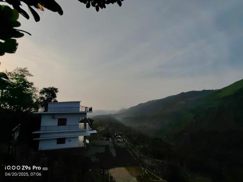 Thankamony part House | Thazhvaram Pool Villa Idukki Calvary Mount