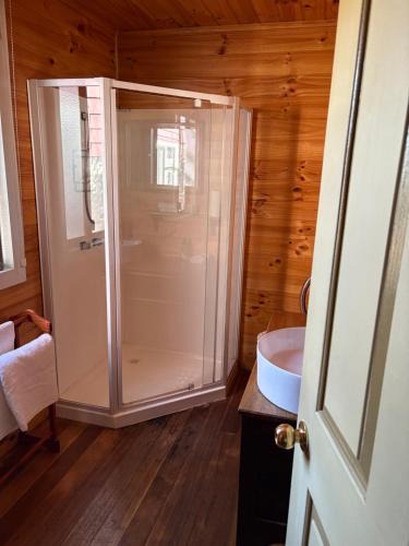 Geeveston Bed & Breakfast | The Bears