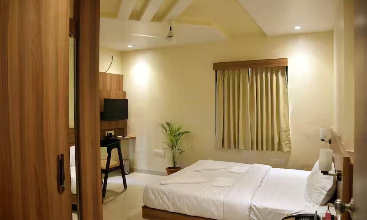 Murud-Harnai Hotel | The Byke Skylark Seafront Resort, Dapoli